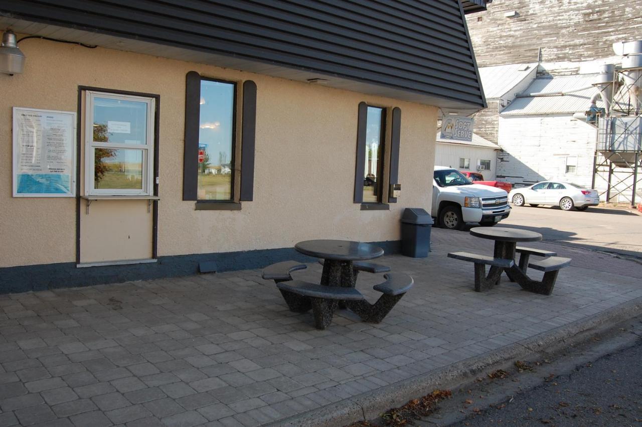 The Home Hotel Boissevain Buitenkant foto